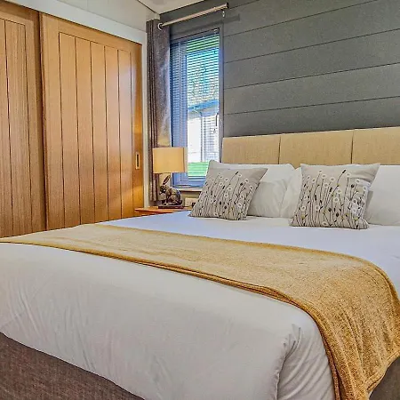 High Oaks Grange - Contemporary Lodges Pickering Room photo