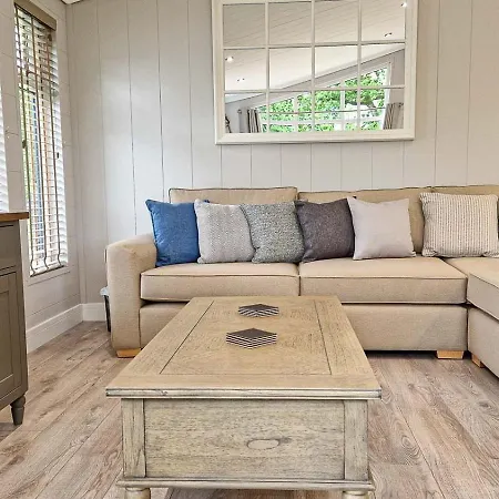 High Oaks Grange - Contemporary Lodges Pickering Room photo