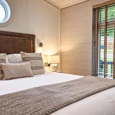 High Oaks Grange - Contemporary Lodges Pickering Room photo