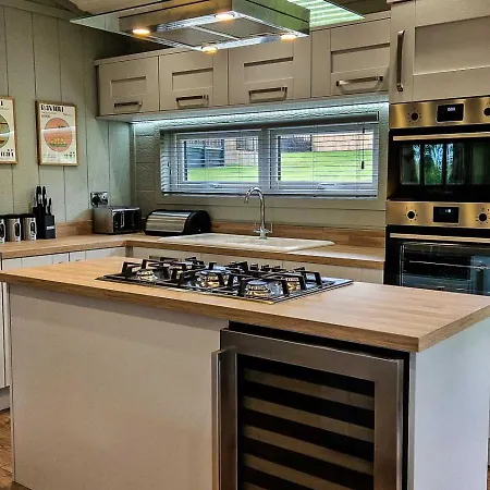 High Oaks Grange - Contemporary Lodges Pickering Room photo