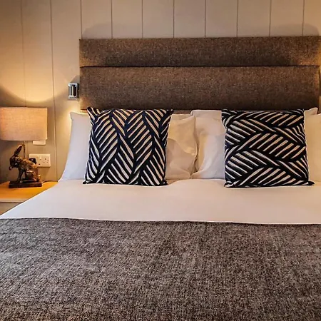 High Oaks Grange - Contemporary Lodges Pickering Room photo