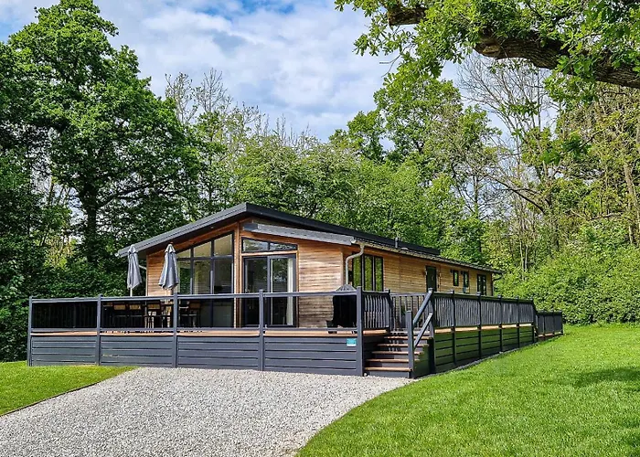 High Oaks Grange - Contemporary Lodges