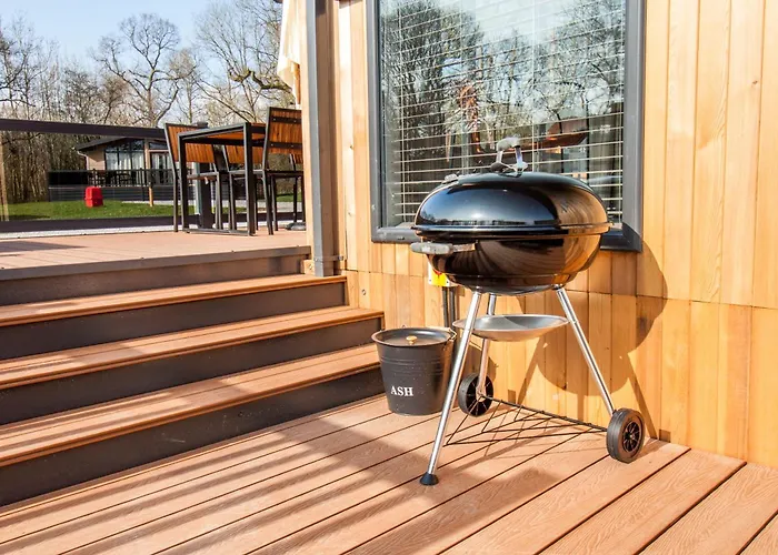 High Oaks Grange - Contemporary Lodges