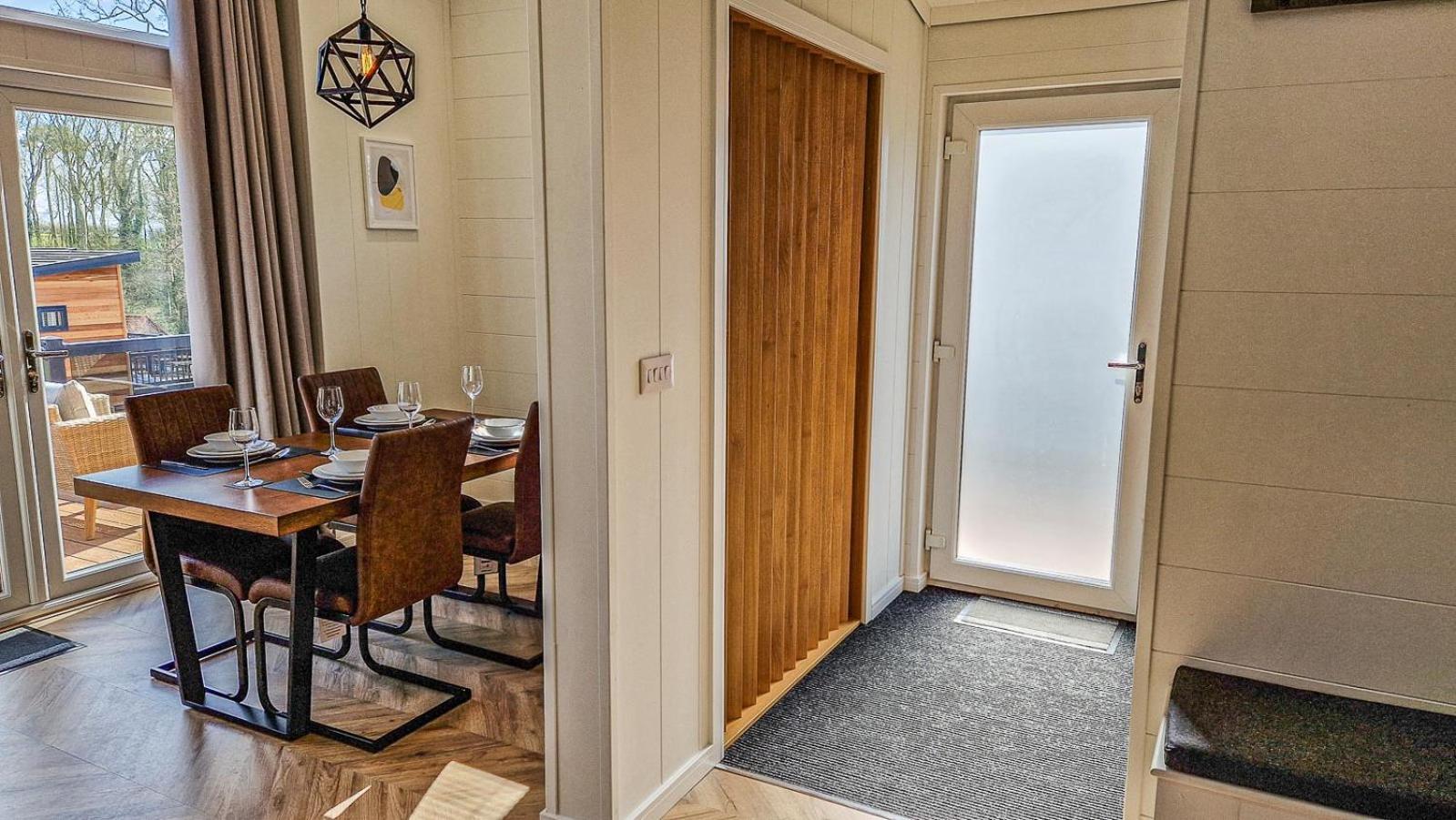 High Oaks Grange - Contemporary Chalet