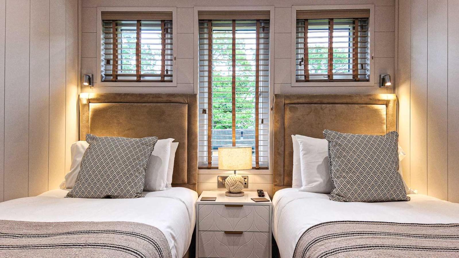 High Oaks Grange - Contemporary Chalet *